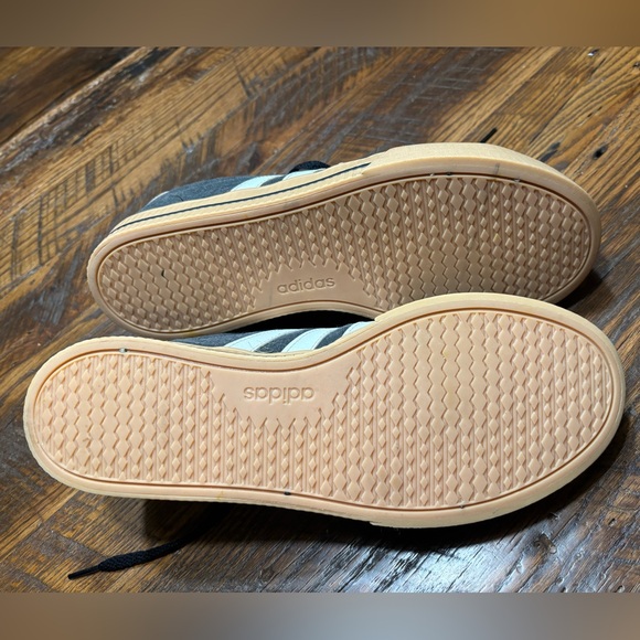 Men’s 9 Dark Gray/White Adidas Canvas Sneakers - like new - Picture 4 of 8